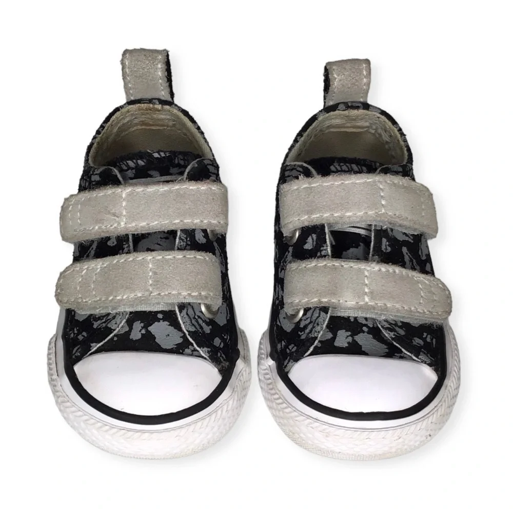 Converse Chuck Taylor All Star 2V Black and Gray Leopard Print Sneakers.